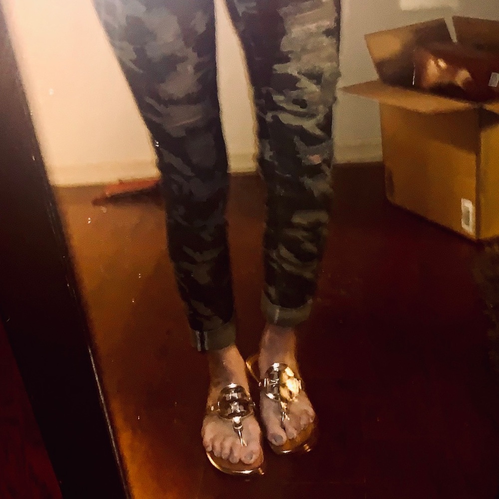 ❣️NWT❣️Sz 5 stretchy cropped/distressed camo jeans
